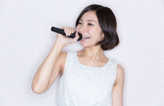 講師がボーカリストとして活躍してボイトレに最適 | オンラインの音楽教室・EMSえりりんミュージックスクール